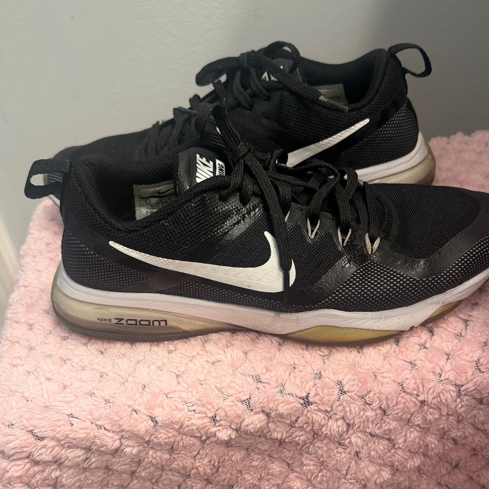 Nike Women’s Air Zoom Fitness training shoes Black and White Sneakers size 6.5